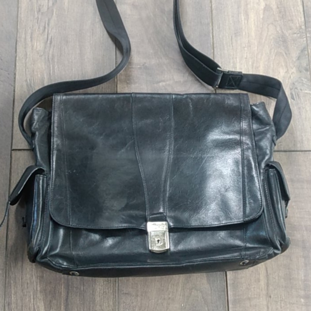 Vtg Bosca Italian leather business crossbody
